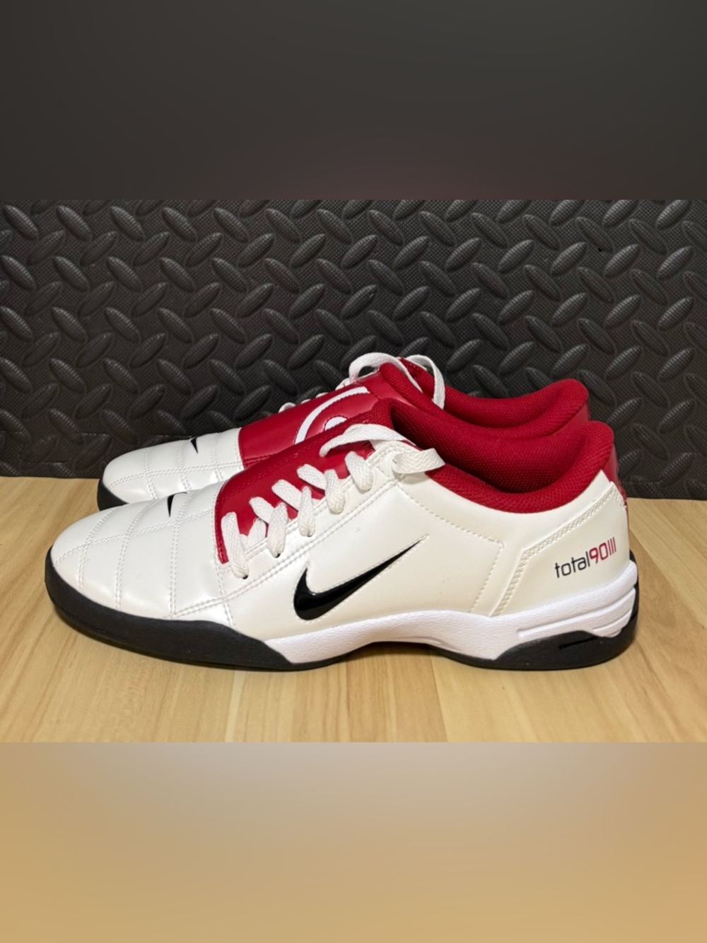 Nike Total 90 3 SP White Gym Red HQ2851-100 Indoor Soccer Shoes Mens Size 10 - Picture 3 of 5